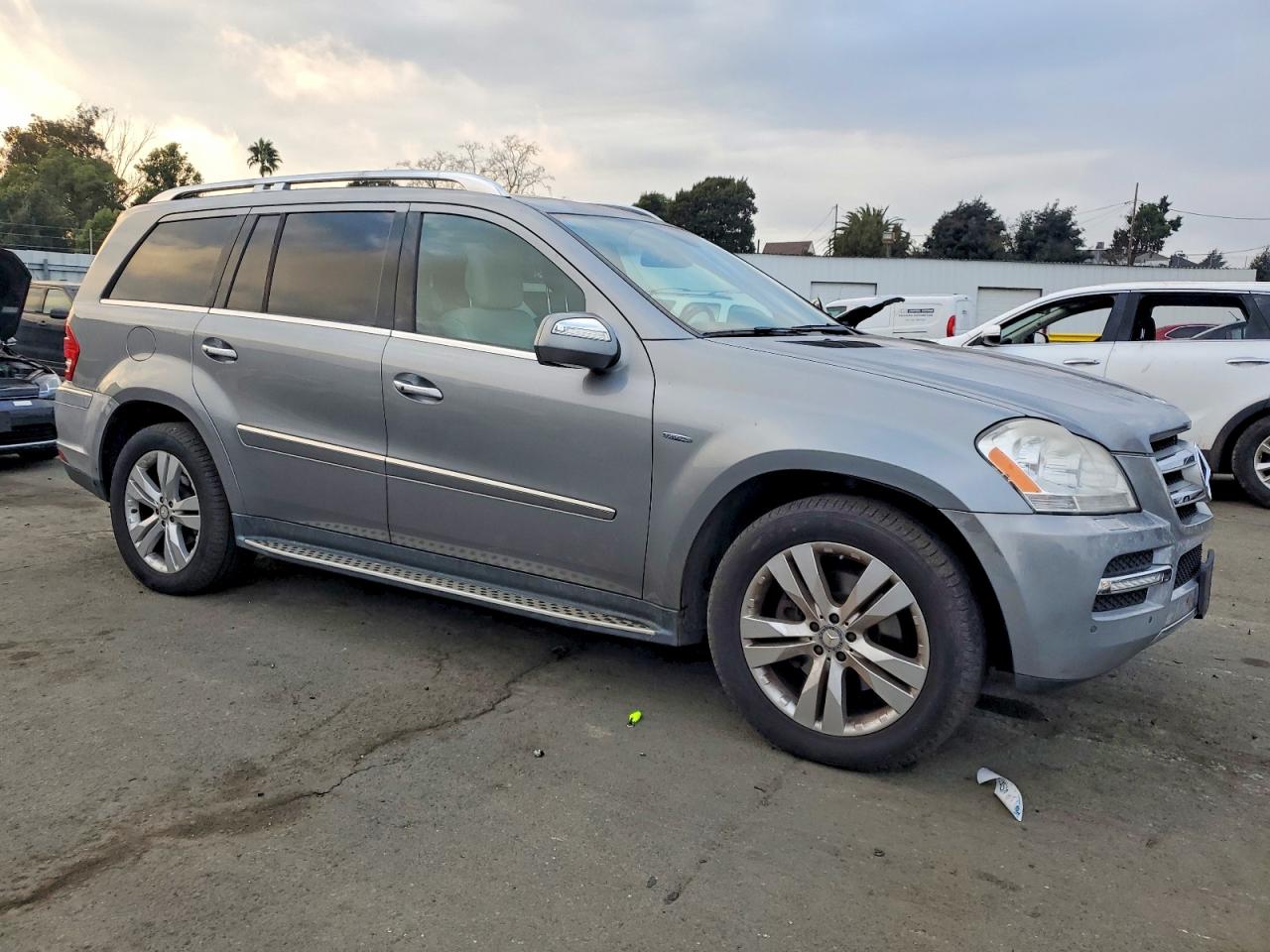 2010 MERCEDES-BENZ GL 350 BLUETEC photo 4