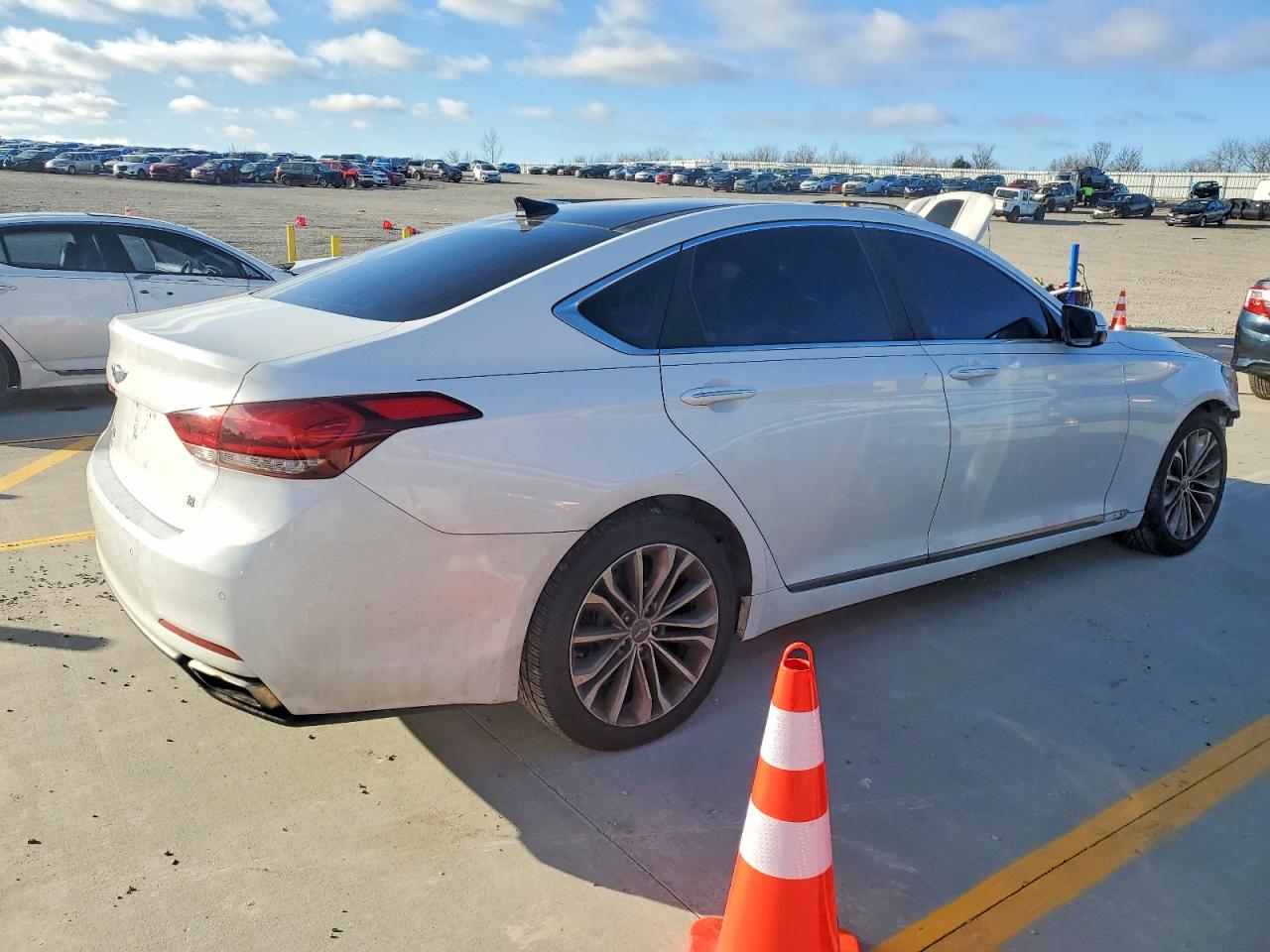 2015 HYUNDAI GENESIS 3.8L photo 3