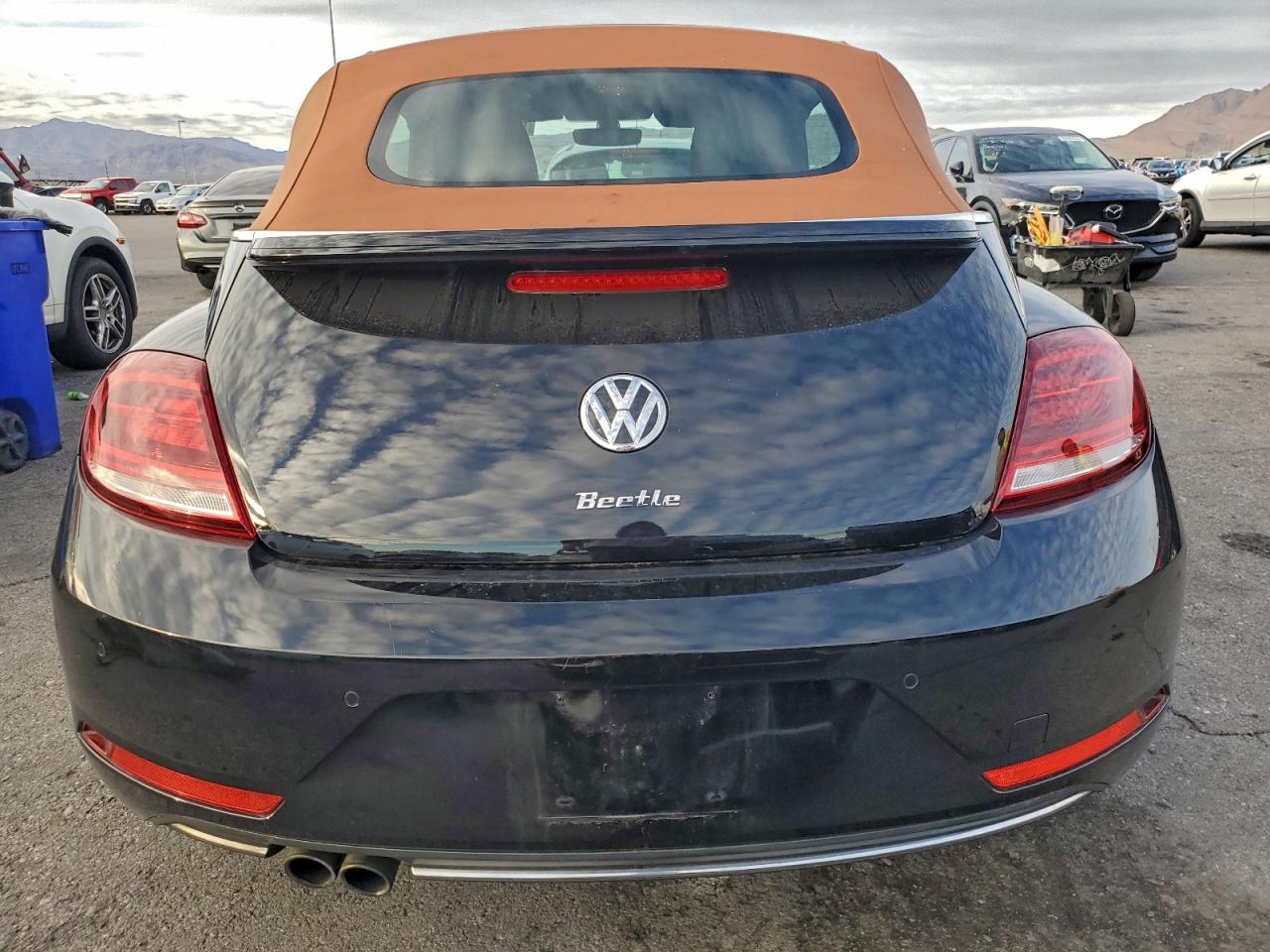 2019 VOLKSWAGEN BEETLE S photo 6
