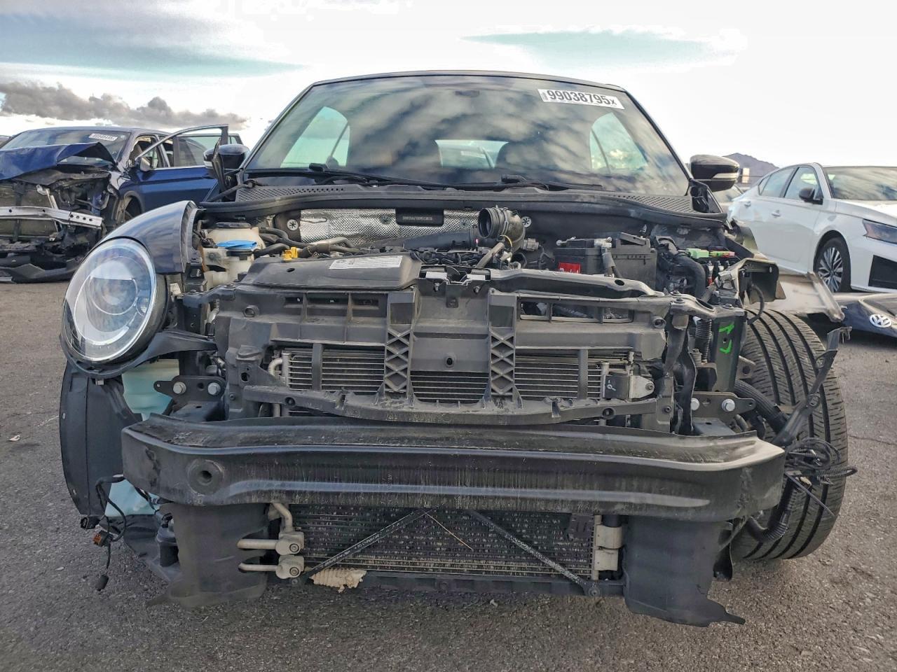 2019 VOLKSWAGEN BEETLE S photo 5
