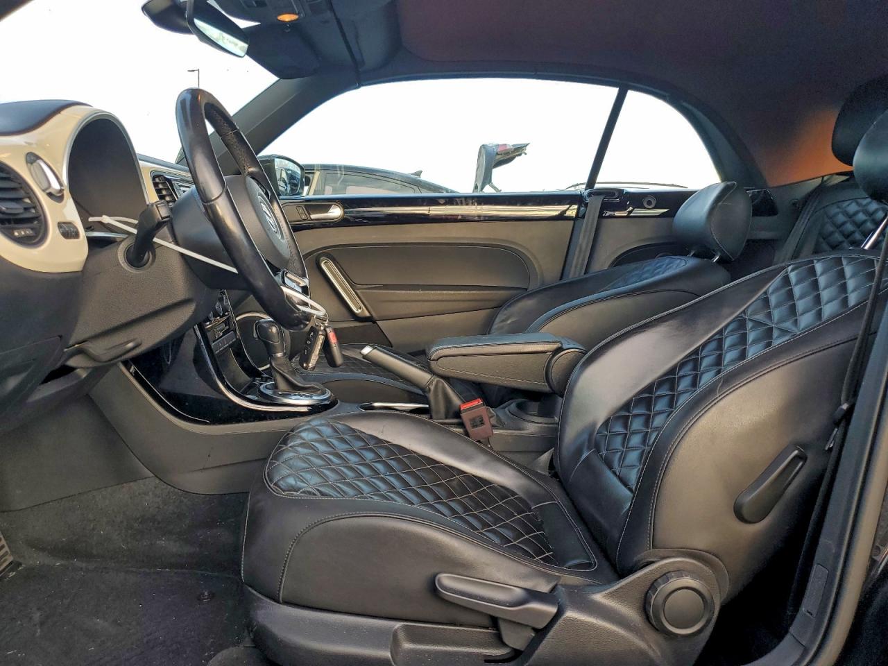 2019 VOLKSWAGEN BEETLE S photo 7