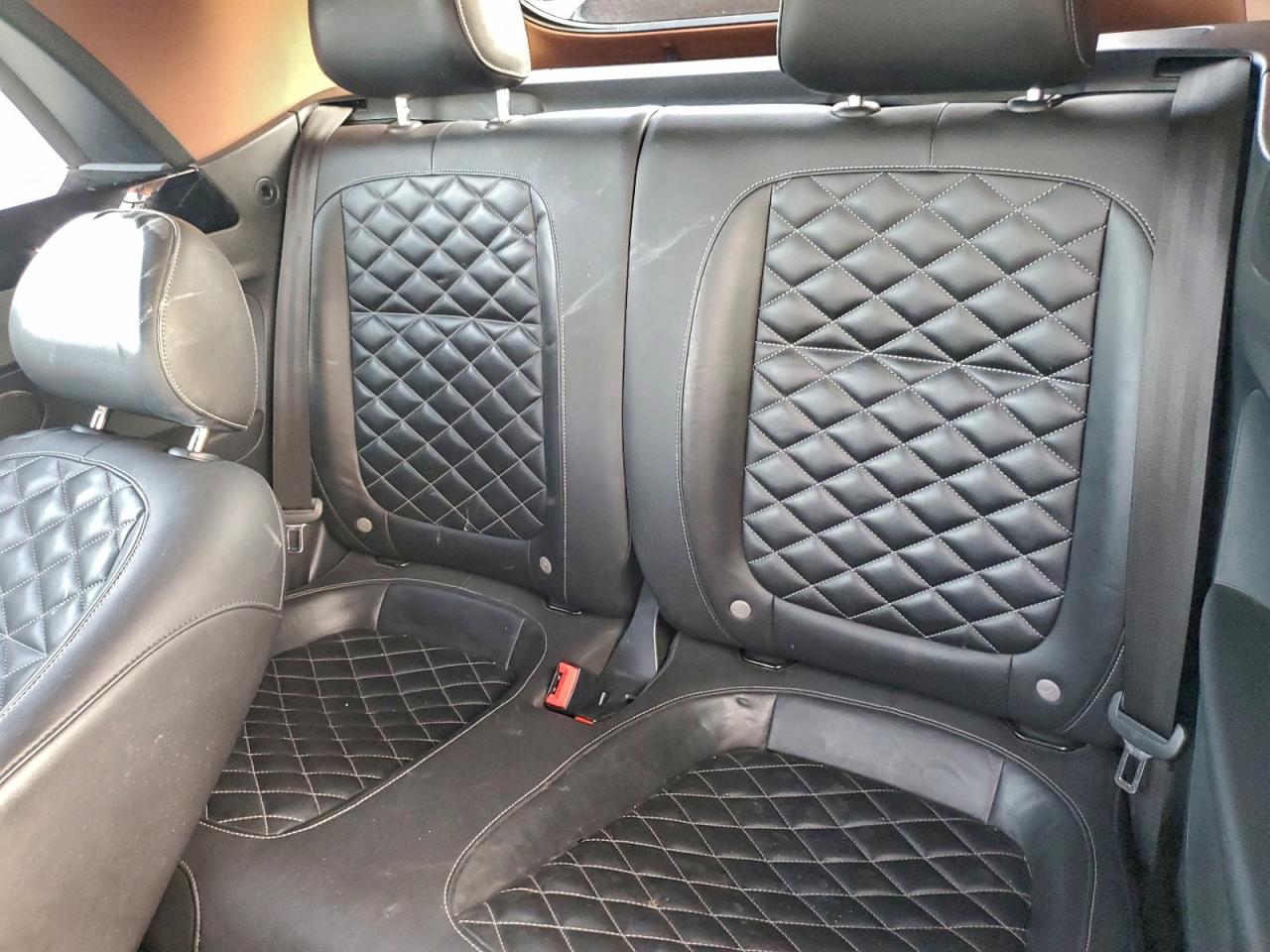2019 VOLKSWAGEN BEETLE S photo 10