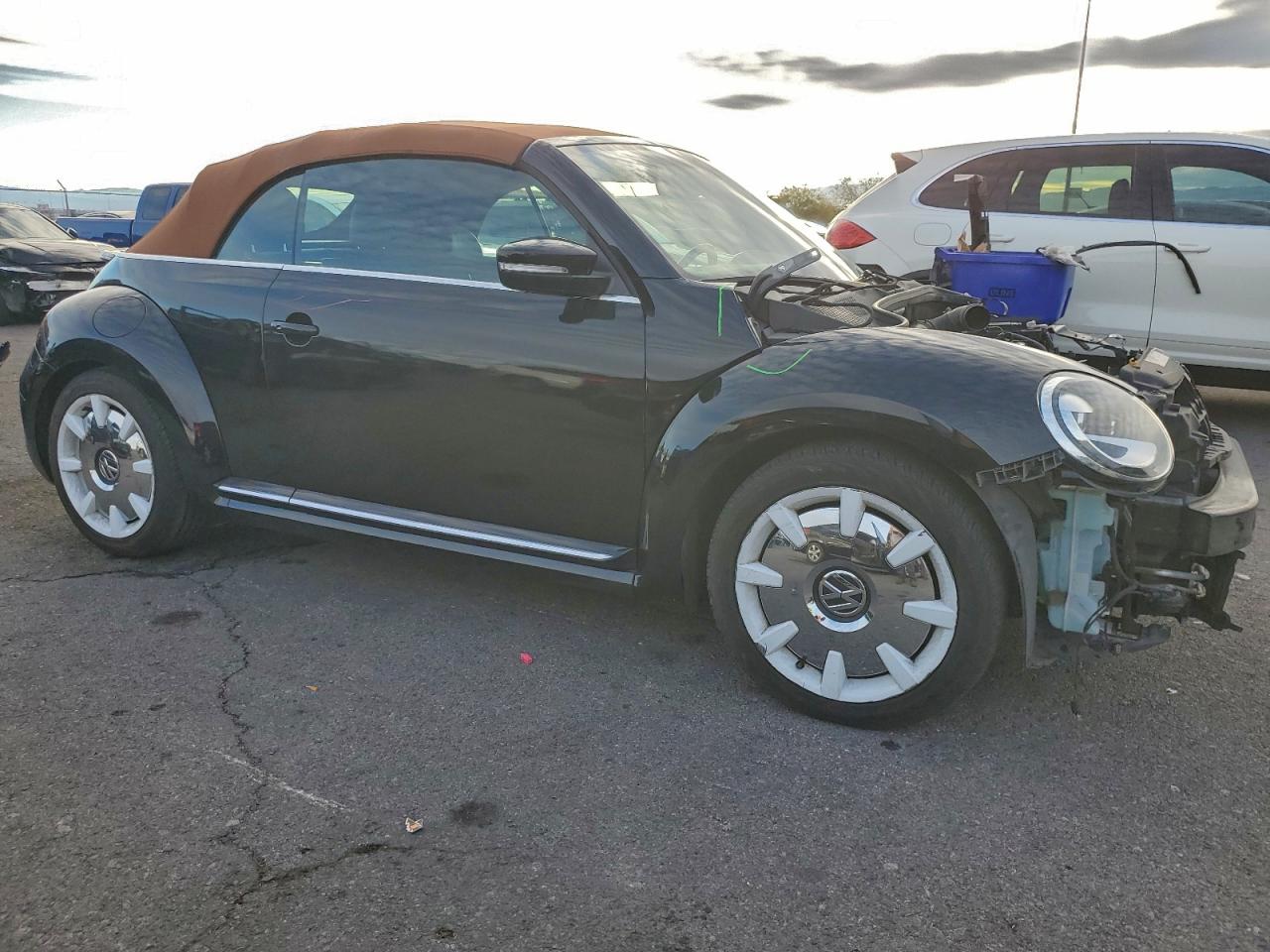 2019 VOLKSWAGEN BEETLE S photo 4