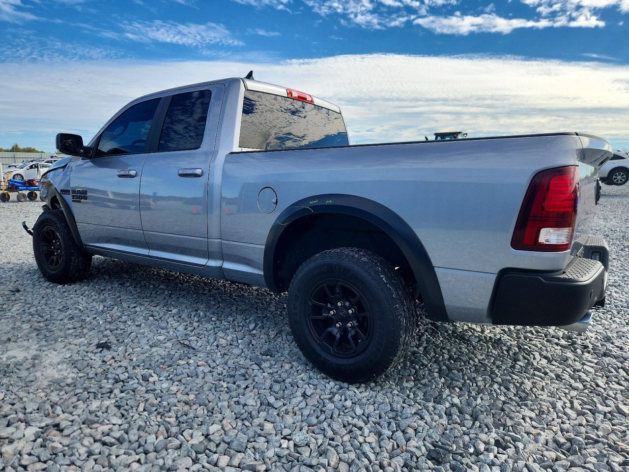 2021 RAM 1500 CLASSIC SLT photo 3