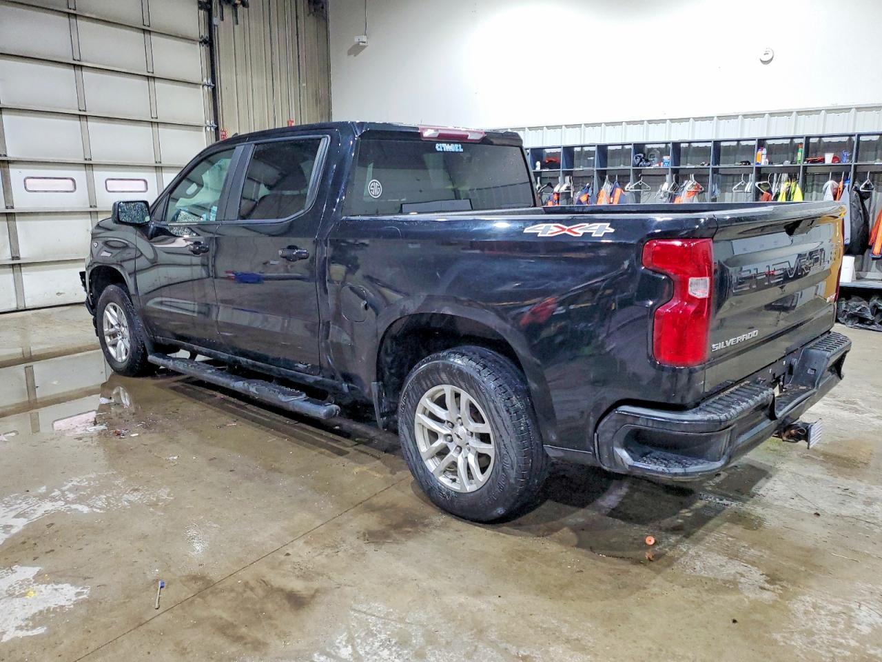 2019 CHEVROLET SILVERADO K1500 RST photo 2
