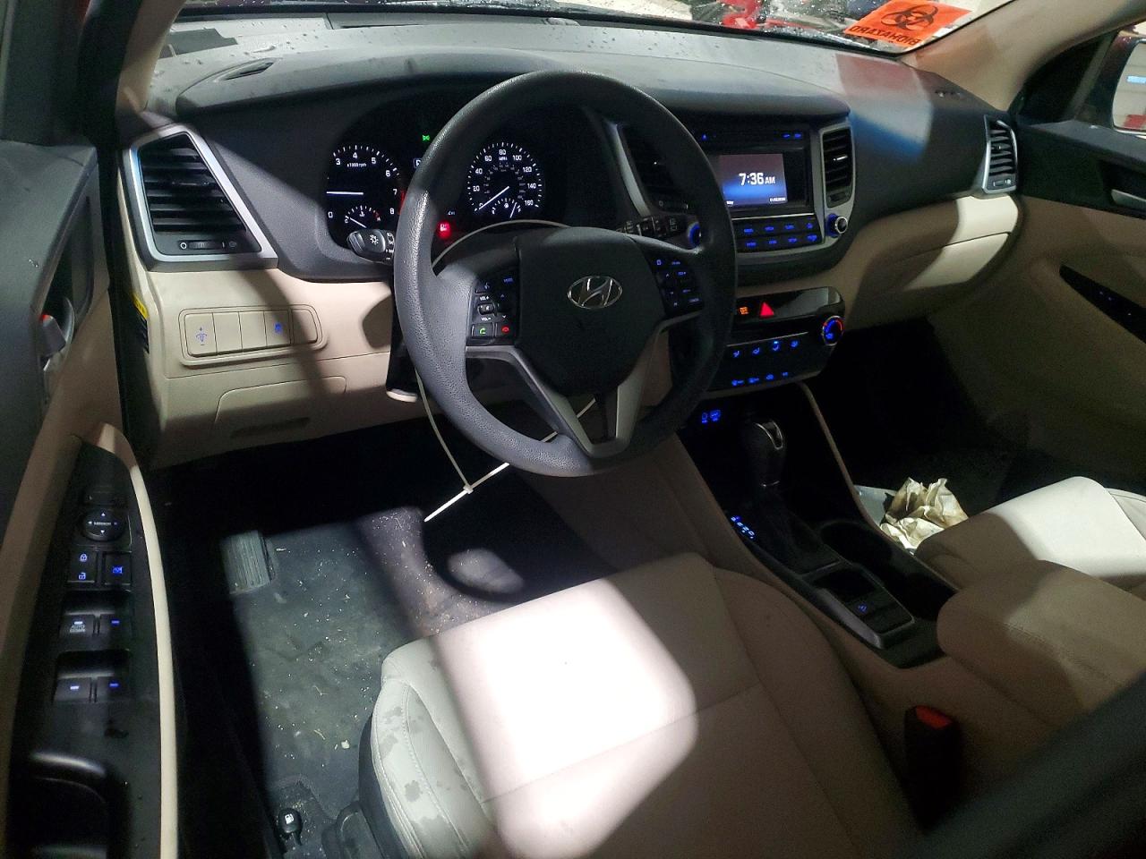 2017 HYUNDAI TUCSON SE photo 8