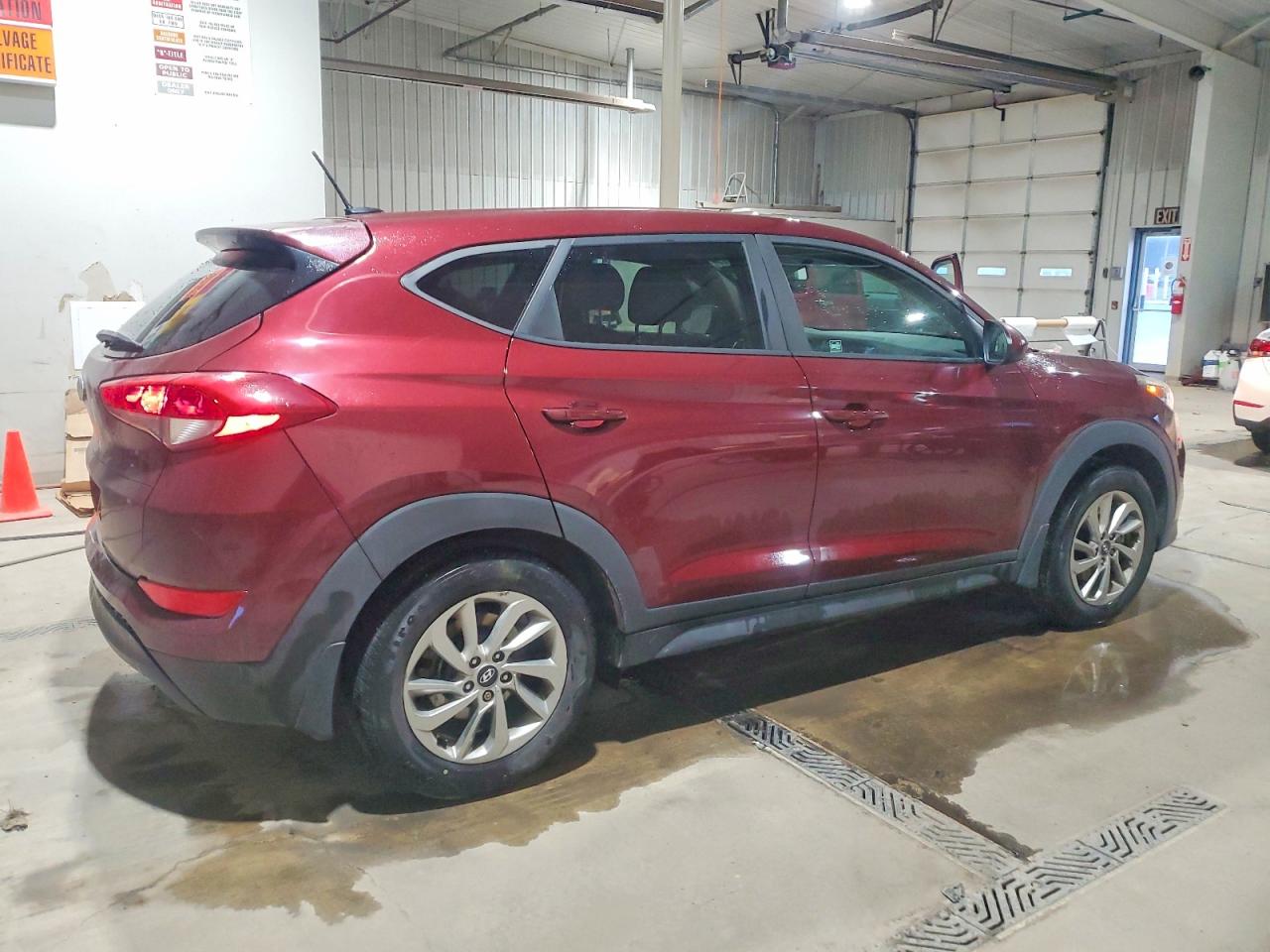2017 HYUNDAI TUCSON SE photo 3