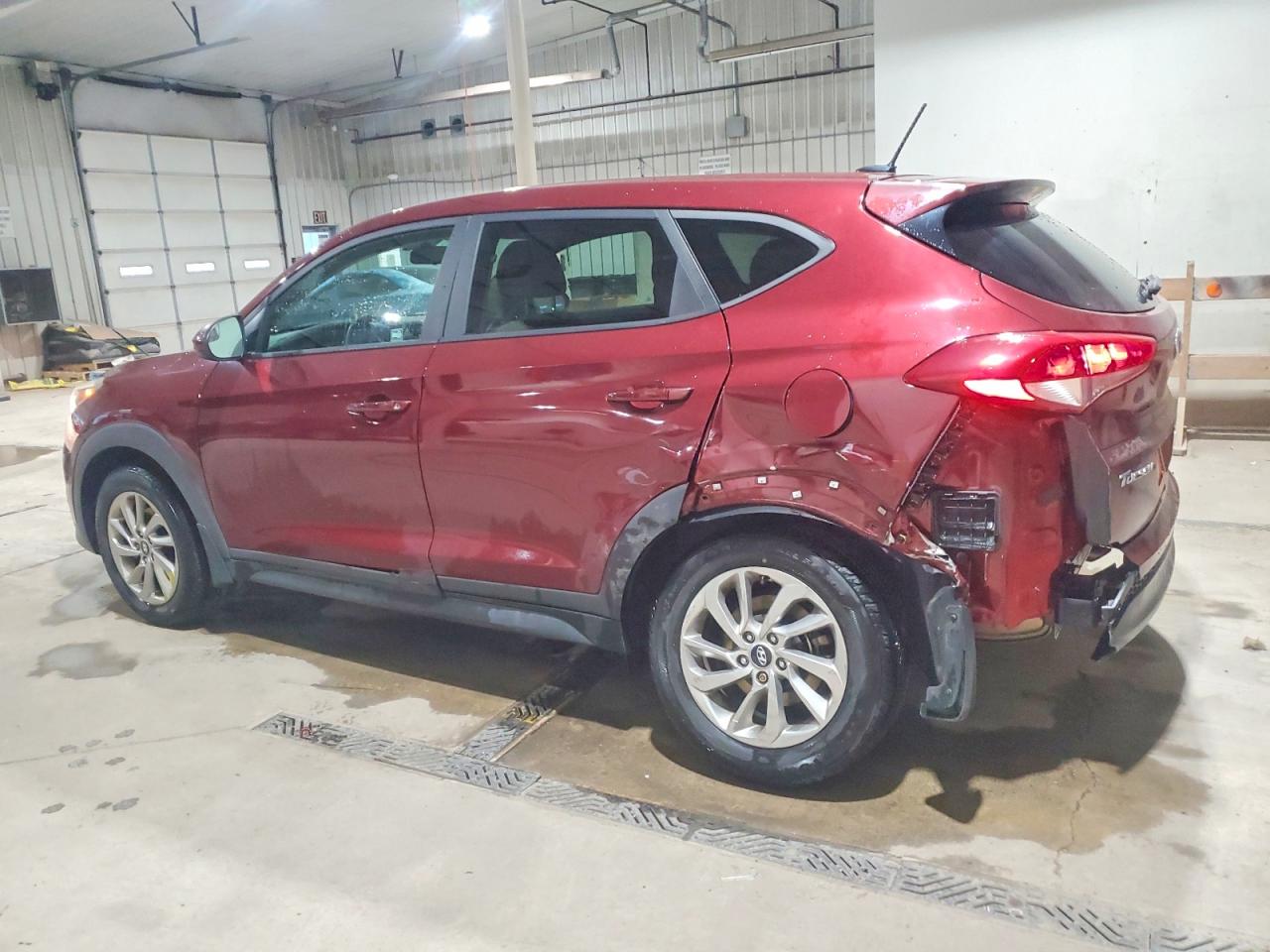 2017 HYUNDAI TUCSON SE photo 2