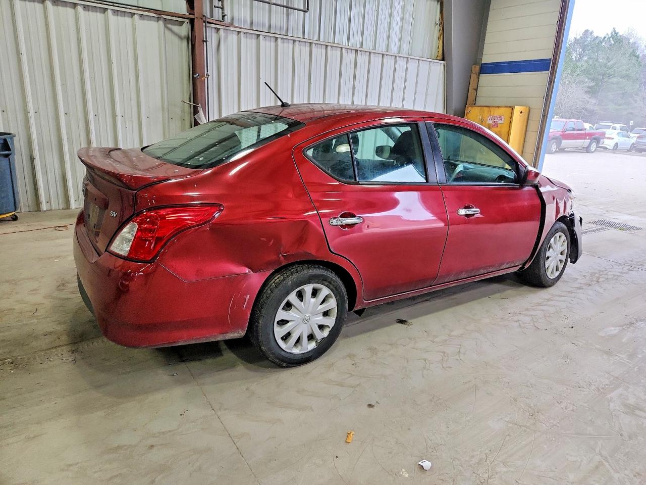2019 NISSAN VERSA S photo 3
