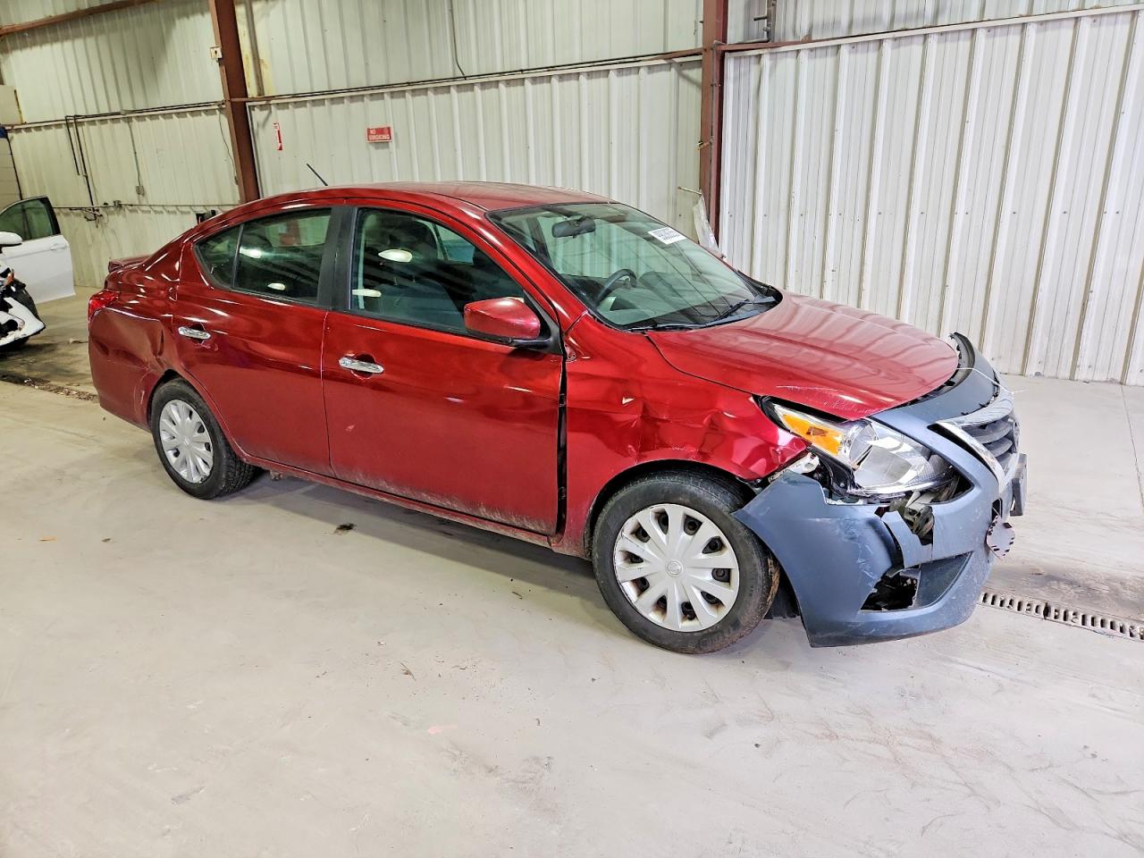 2019 NISSAN VERSA S photo 4