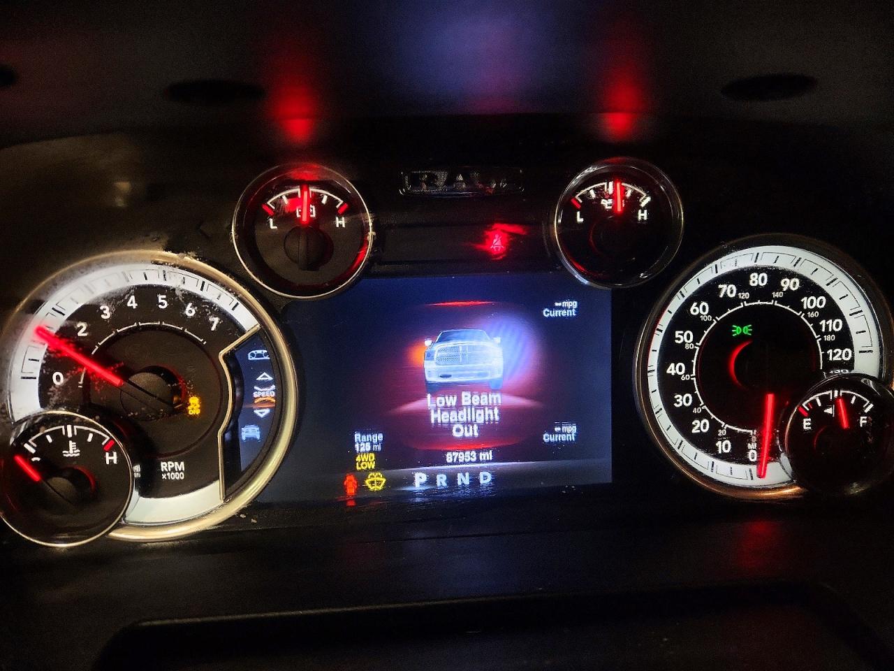 2016 RAM 1500 SLT photo 17