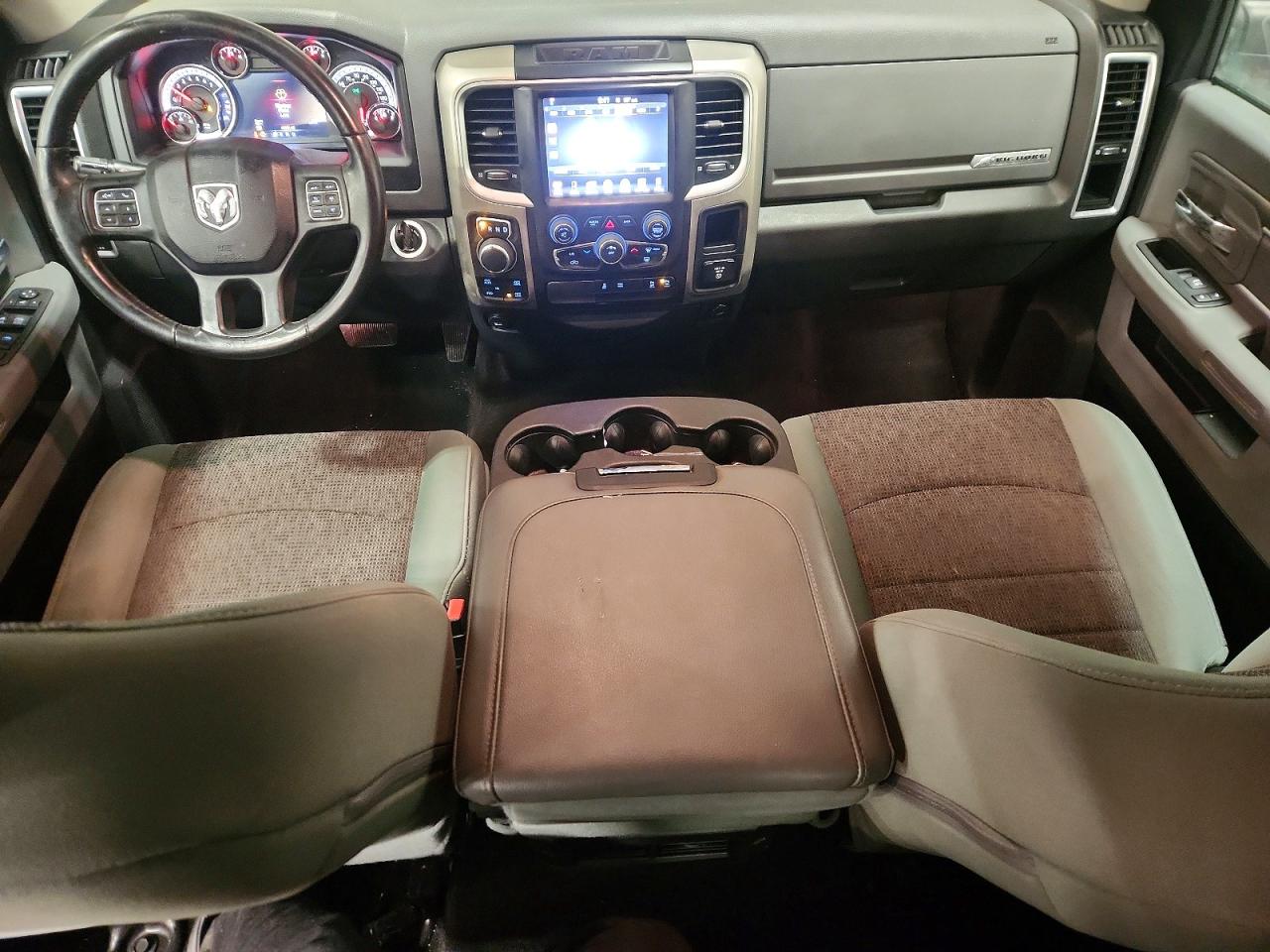 2016 RAM 1500 SLT photo 15