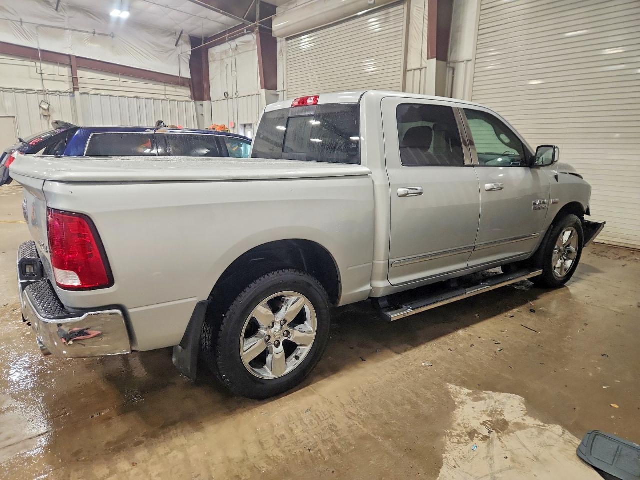 2016 RAM 1500 SLT photo 5