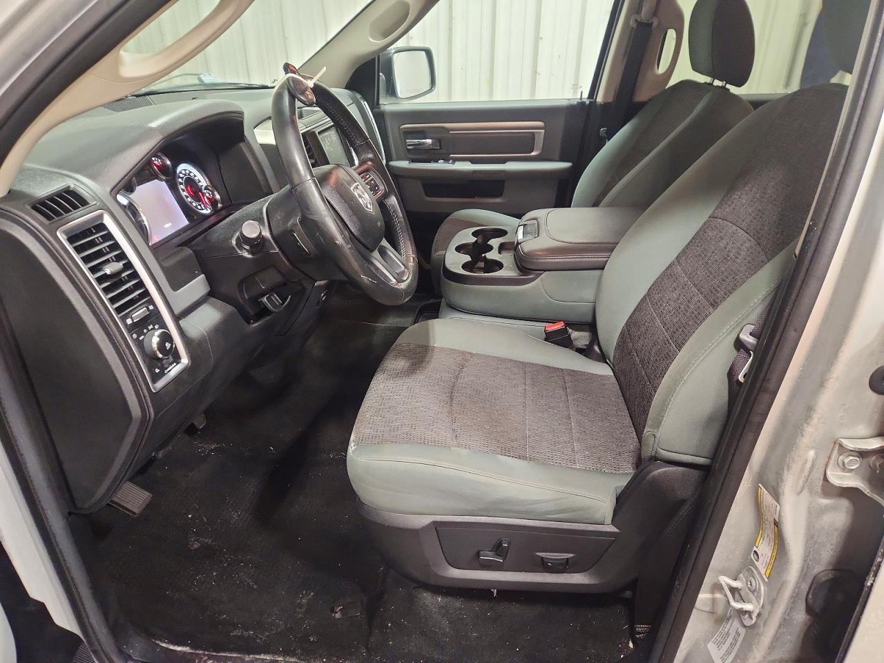 2016 RAM 1500 SLT photo 13