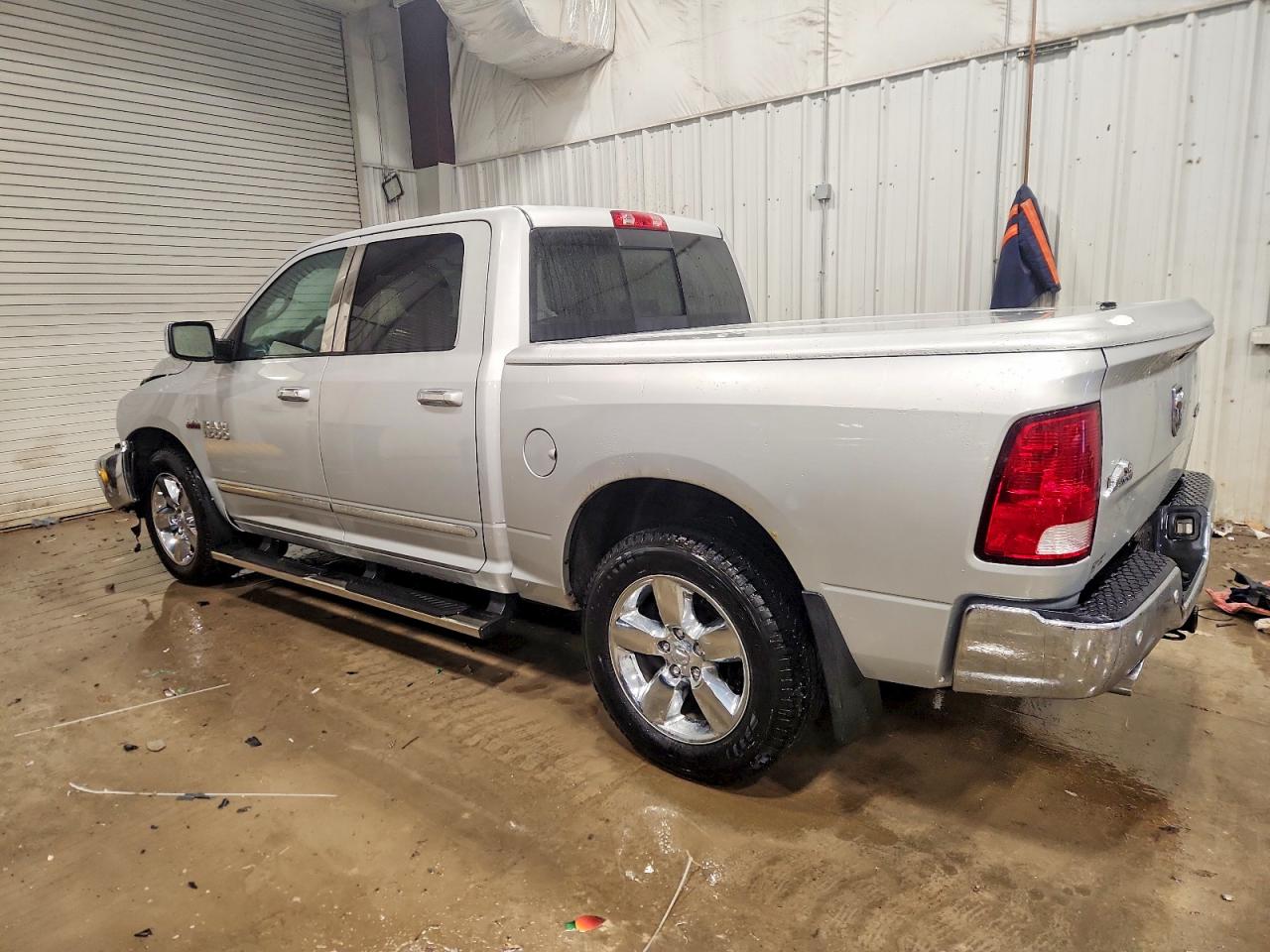 2016 RAM 1500 SLT photo 3