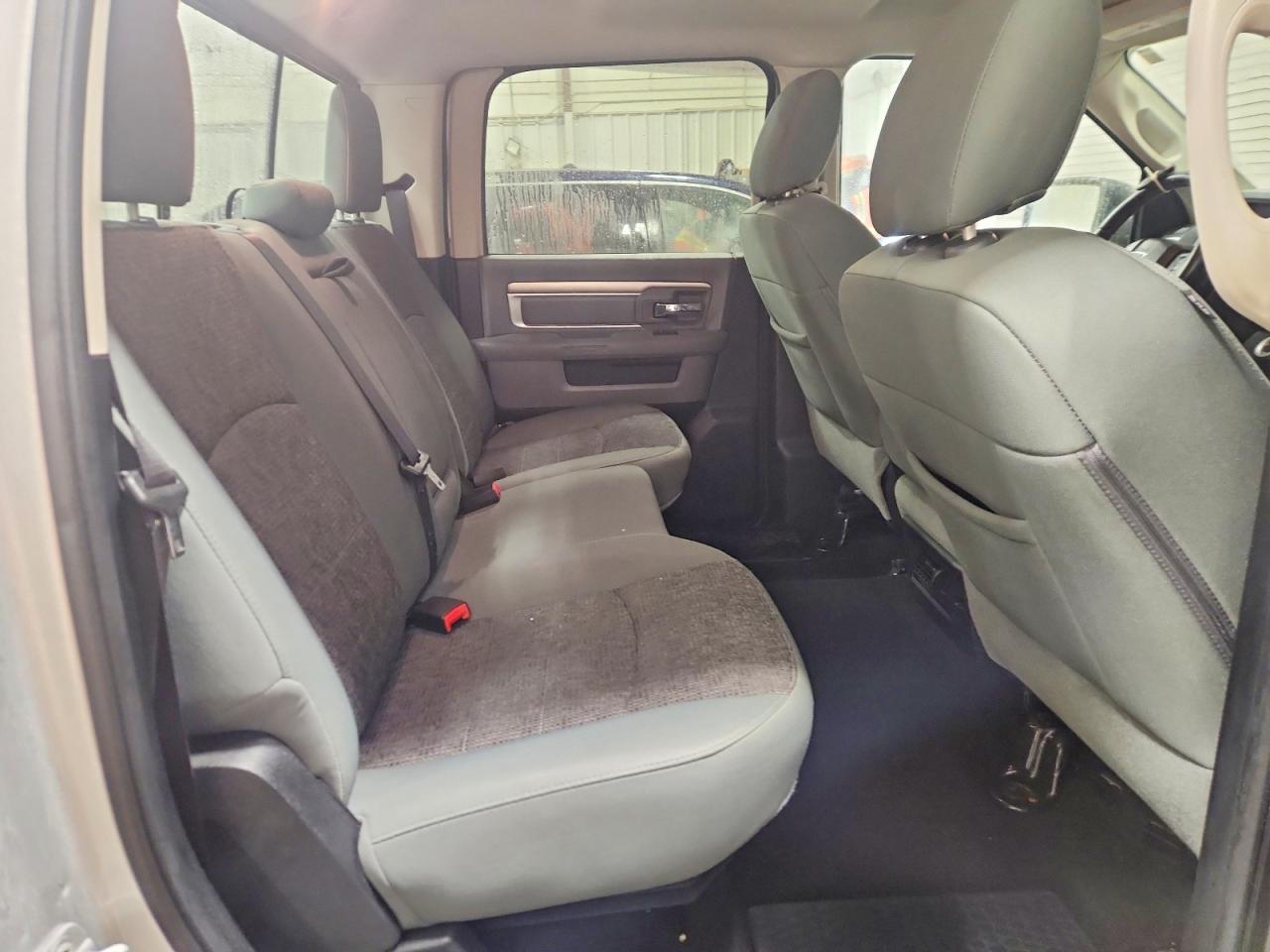 2016 RAM 1500 SLT photo 19
