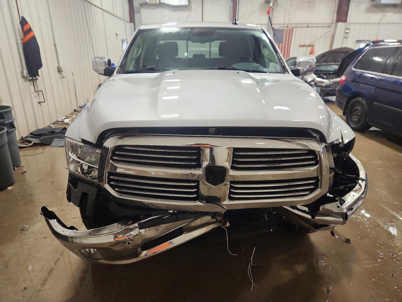 2016 RAM 1500 SLT photo 9
