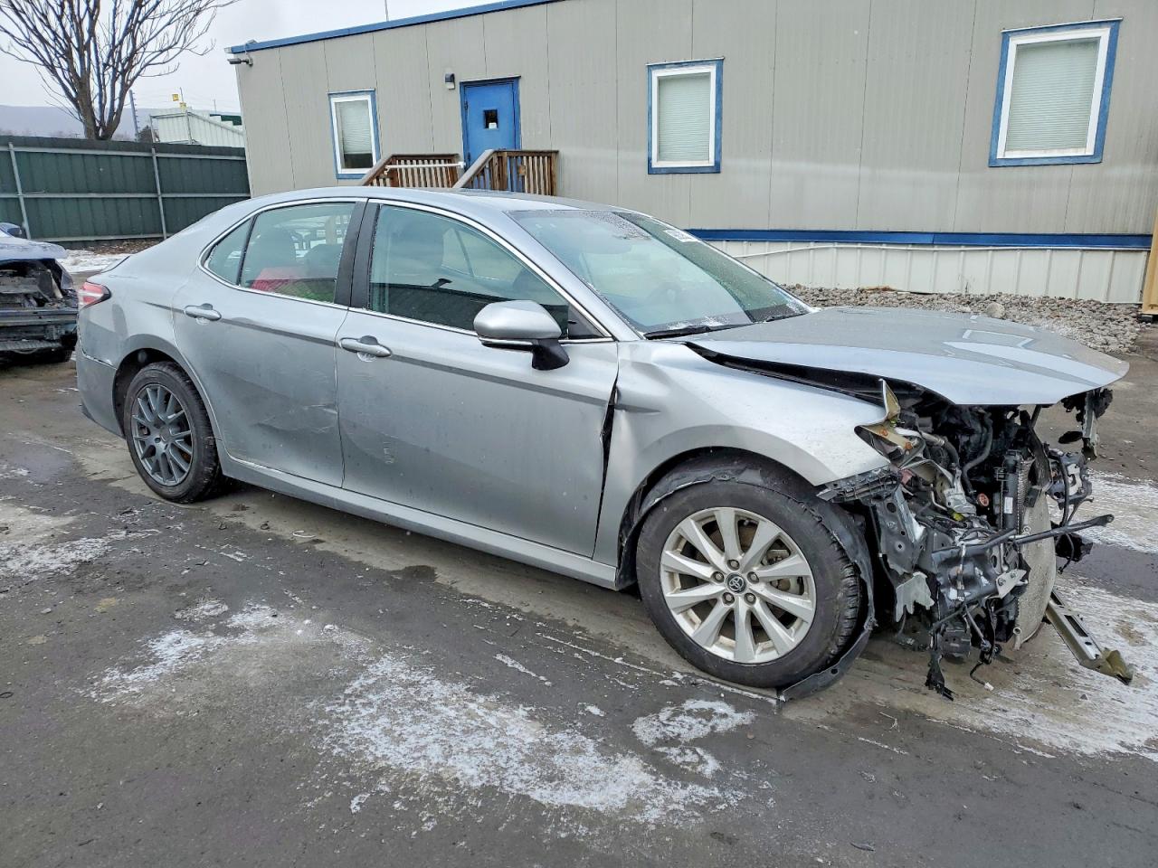 2020 TOYOTA CAMRY LE photo 4