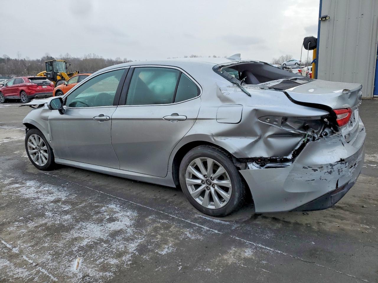 2020 TOYOTA CAMRY LE photo 2