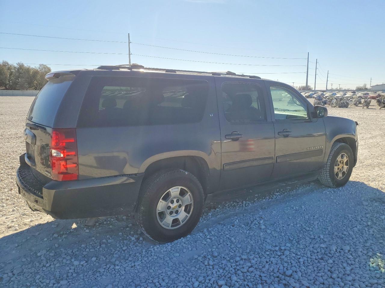 2010 CHEVROLET SUBURBAN C1500 LT photo 3