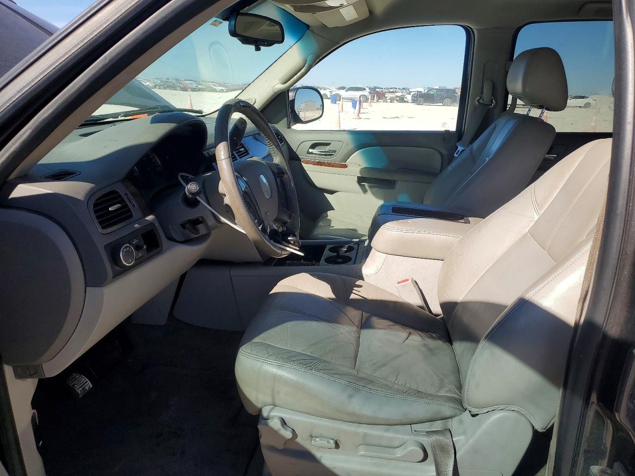 2010 CHEVROLET SUBURBAN C1500 LT photo 7