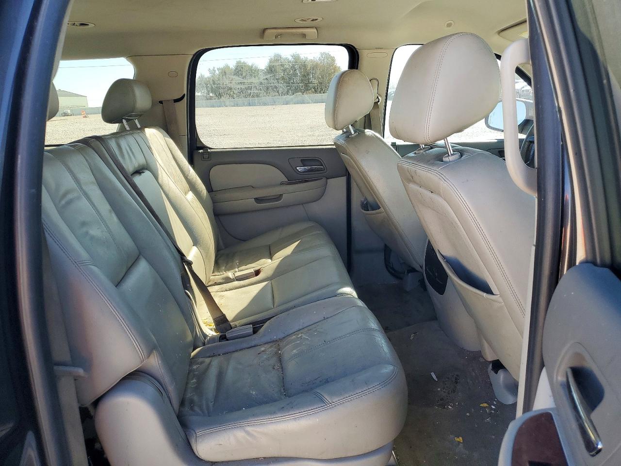 2010 CHEVROLET SUBURBAN C1500 LT photo 11