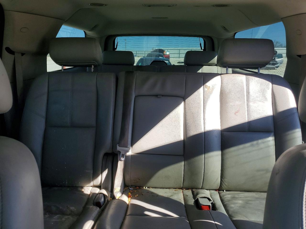 2010 CHEVROLET SUBURBAN C1500 LT photo 10