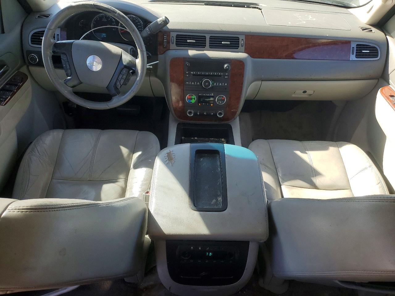 2010 CHEVROLET SUBURBAN C1500 LT photo 8