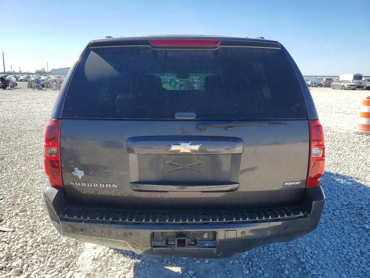 2010 CHEVROLET SUBURBAN C1500 LT photo 6