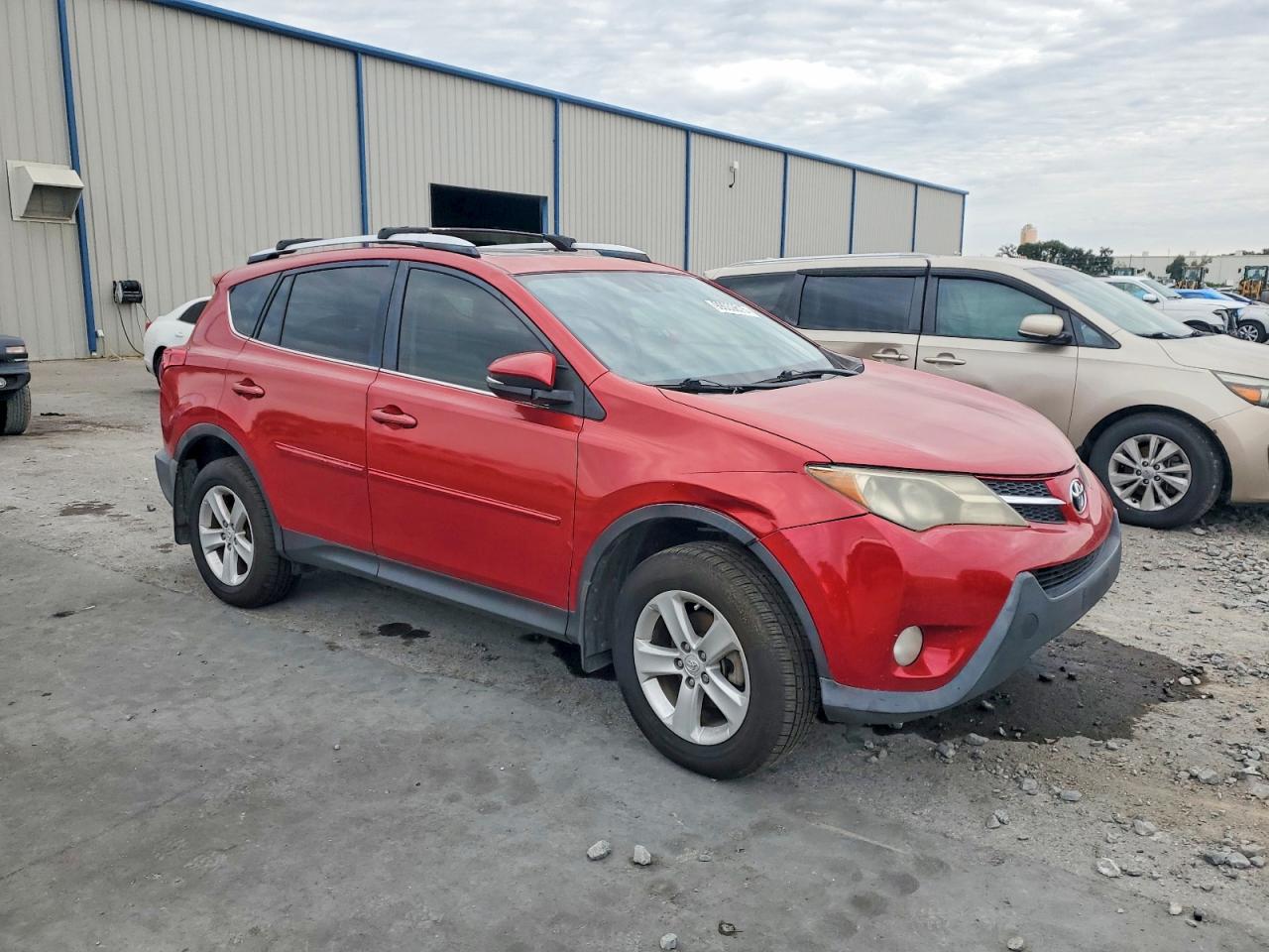 2013 TOYOTA RAV4 XLE photo 4