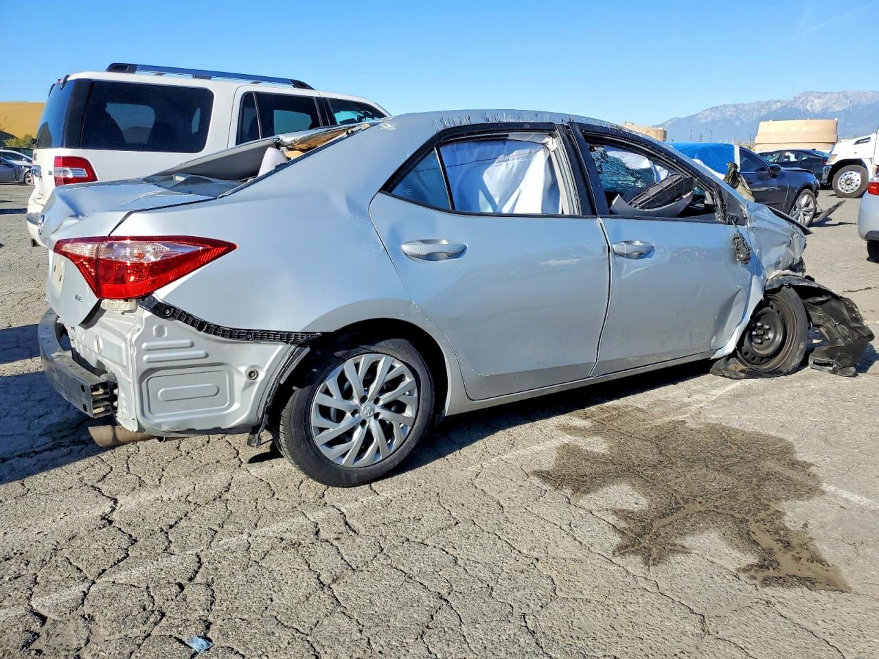 2018 TOYOTA COROLLA L photo 3
