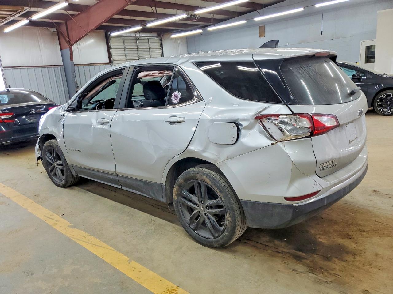 2021 CHEVROLET EQUINOX LT photo 2