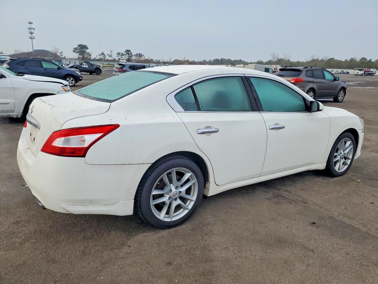 2010 NISSAN MAXIMA S photo 5