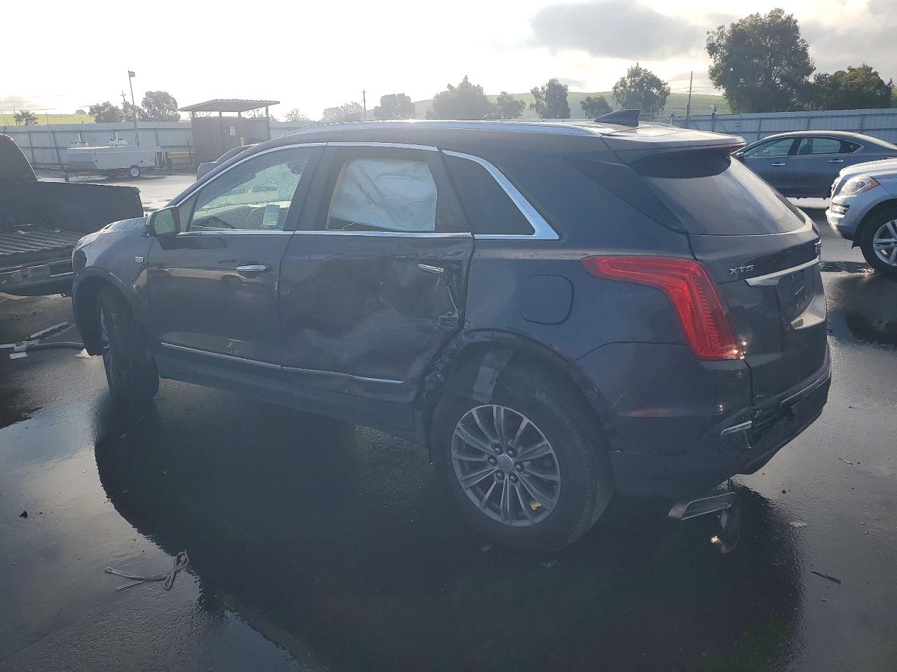2017 CADILLAC XT5 LUXURY photo 2
