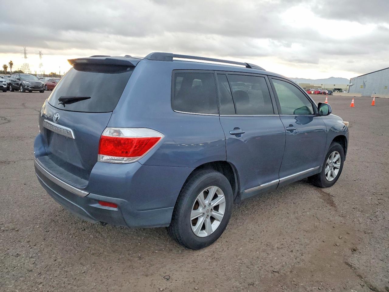 2011 TOYOTA HIGHLANDER BASE photo 5