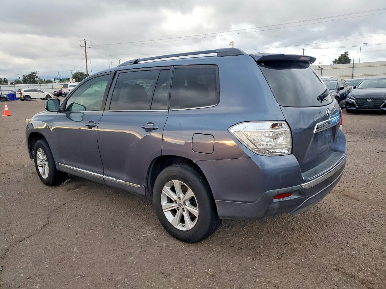 2011 TOYOTA HIGHLANDER BASE photo 3