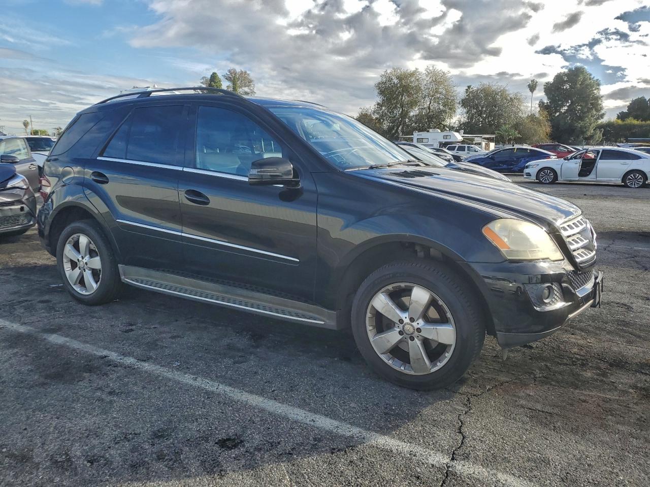 2011 MERCEDES-BENZ ML 350 photo 4