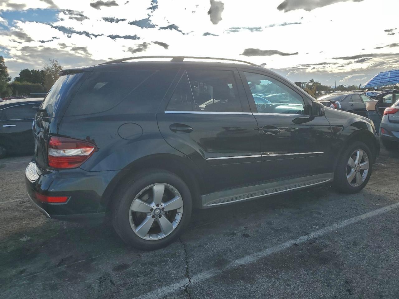 2011 MERCEDES-BENZ ML 350 photo 3