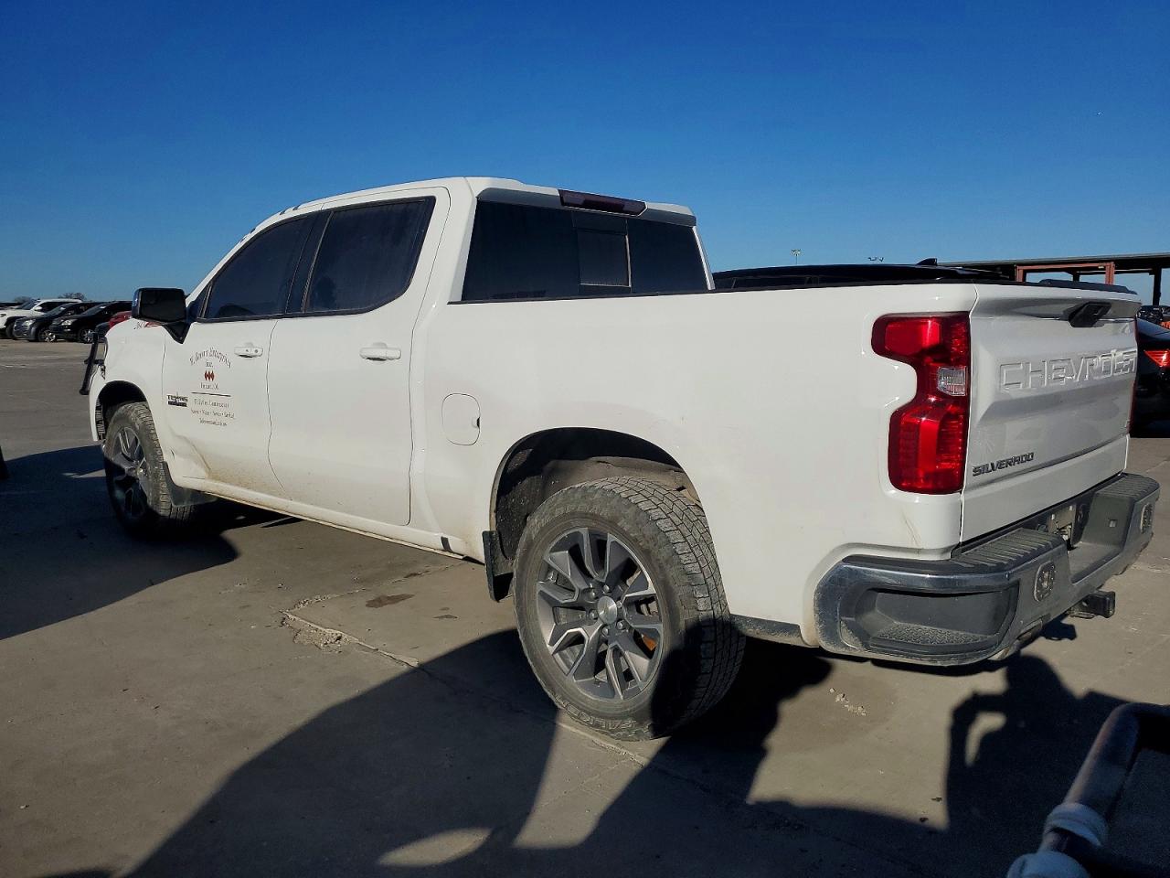 2021 CHEVROLET SILVERADO K1500 LT photo 2