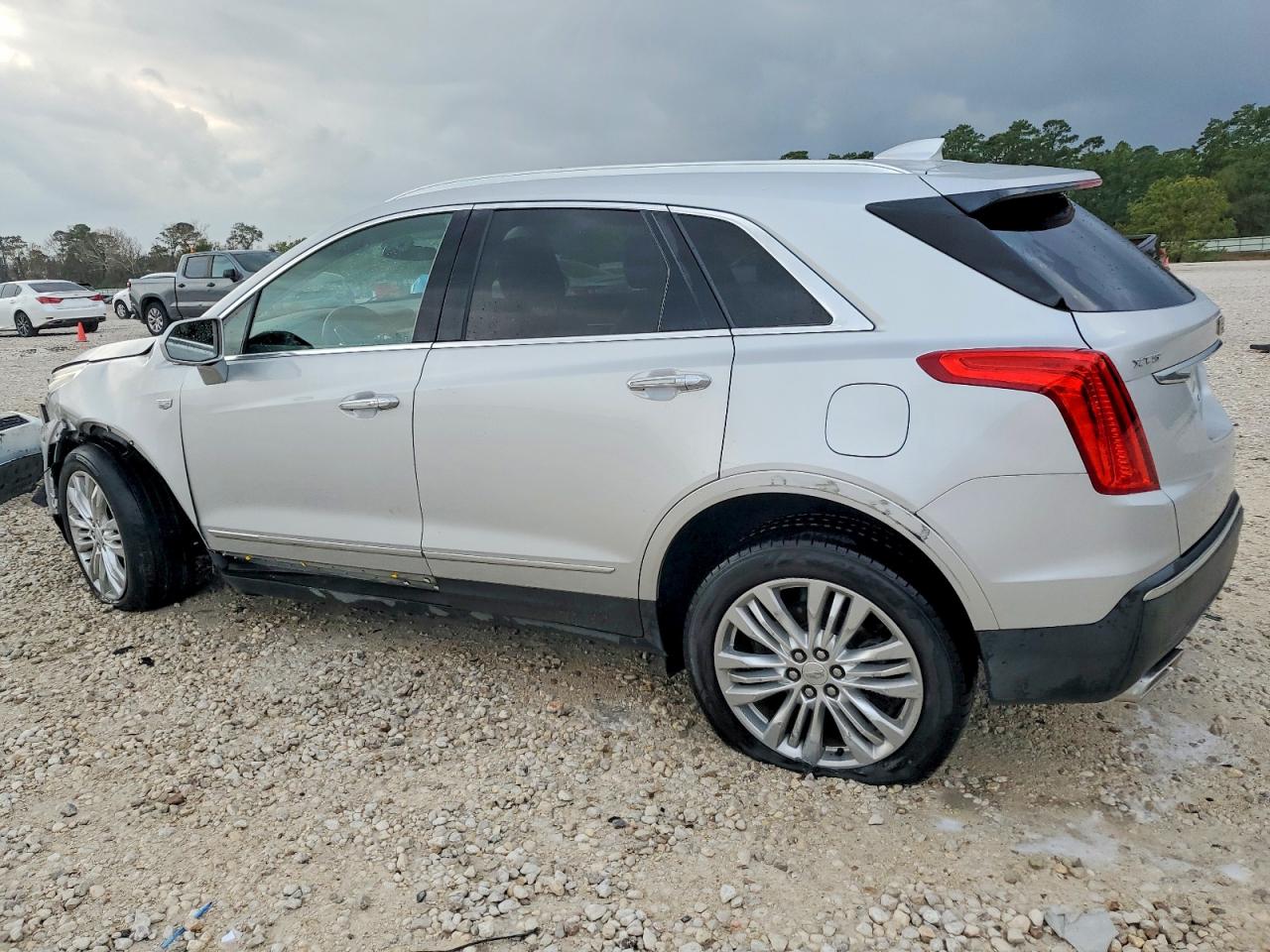 2018 CADILLAC XT5 PREMIUM LUXURY photo 2