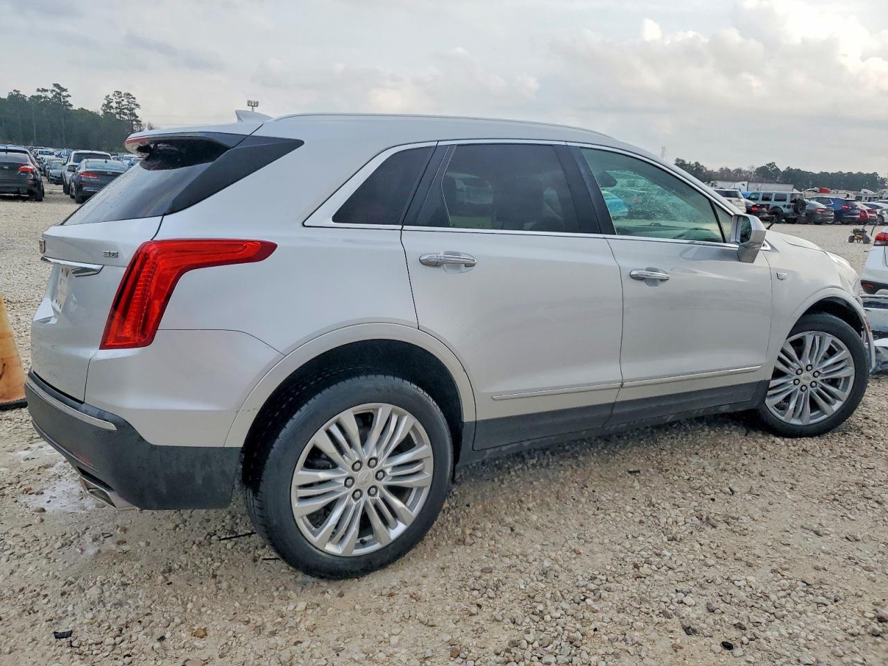 2018 CADILLAC XT5 PREMIUM LUXURY photo 3
