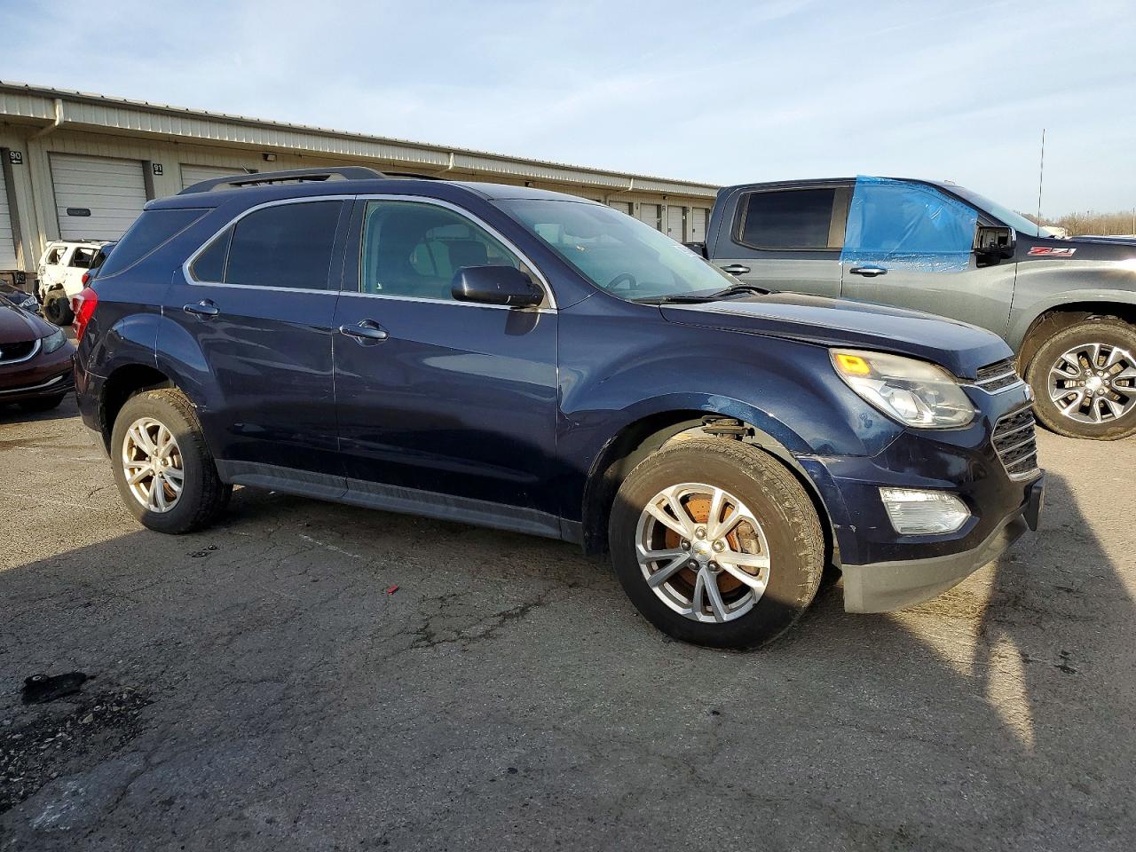 2017 CHEVROLET EQUINOX LT photo 4