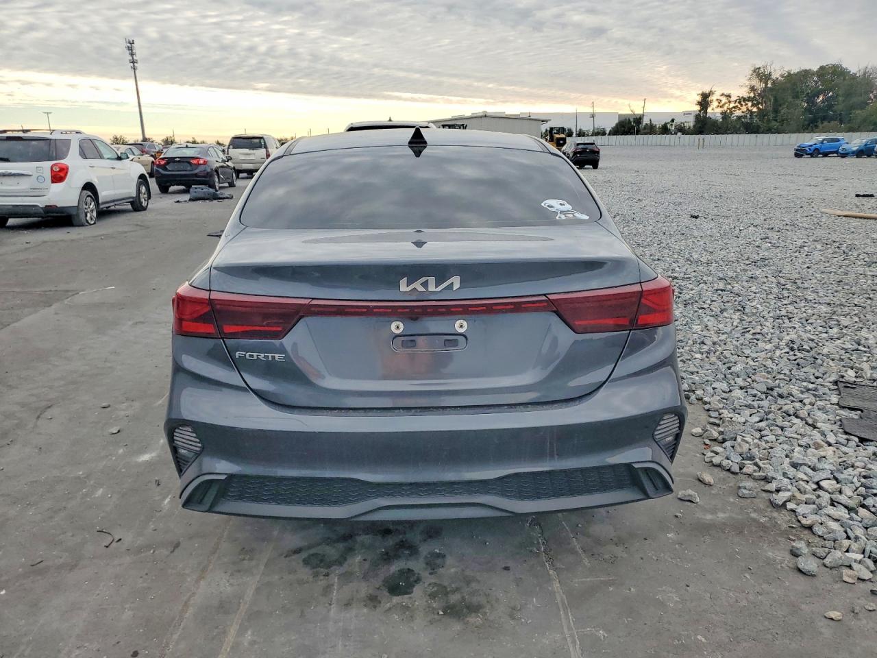 2023 KIA FORTE LXS photo 6