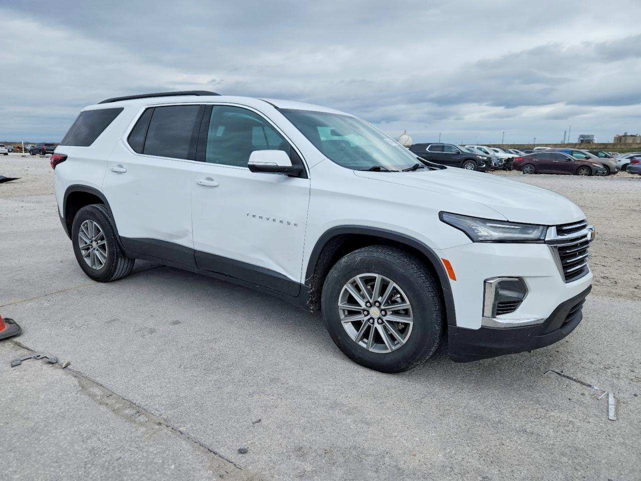 2023 CHEVROLET TRAVERSE LT photo 4
