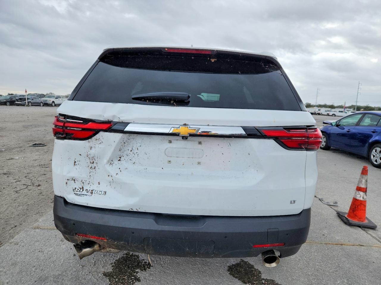 2023 CHEVROLET TRAVERSE LT photo 6