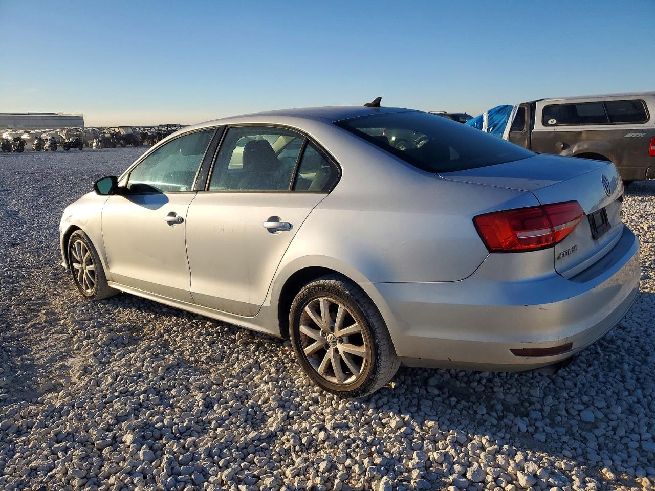 2015 VOLKSWAGEN JETTA SE photo 2