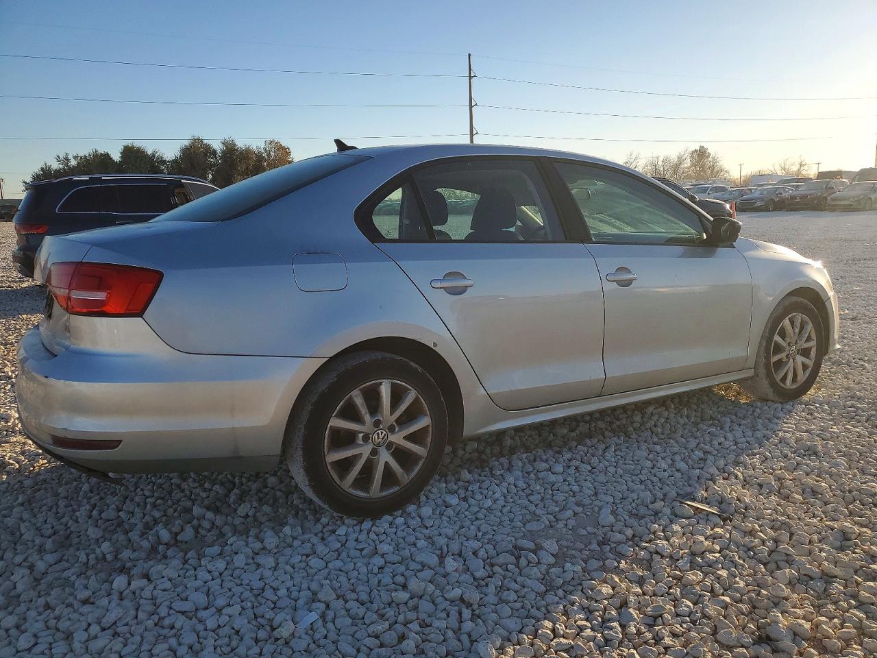 2015 VOLKSWAGEN JETTA SE photo 3