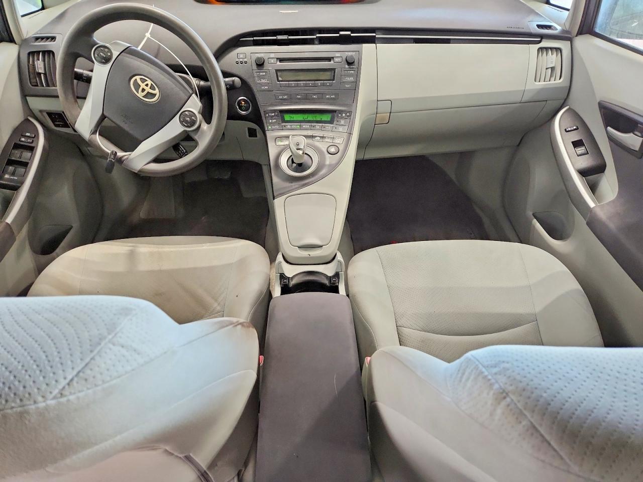 2010 TOYOTA PRIUS photo 8