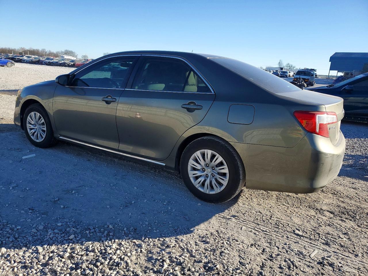 2014 TOYOTA CAMRY L photo 2