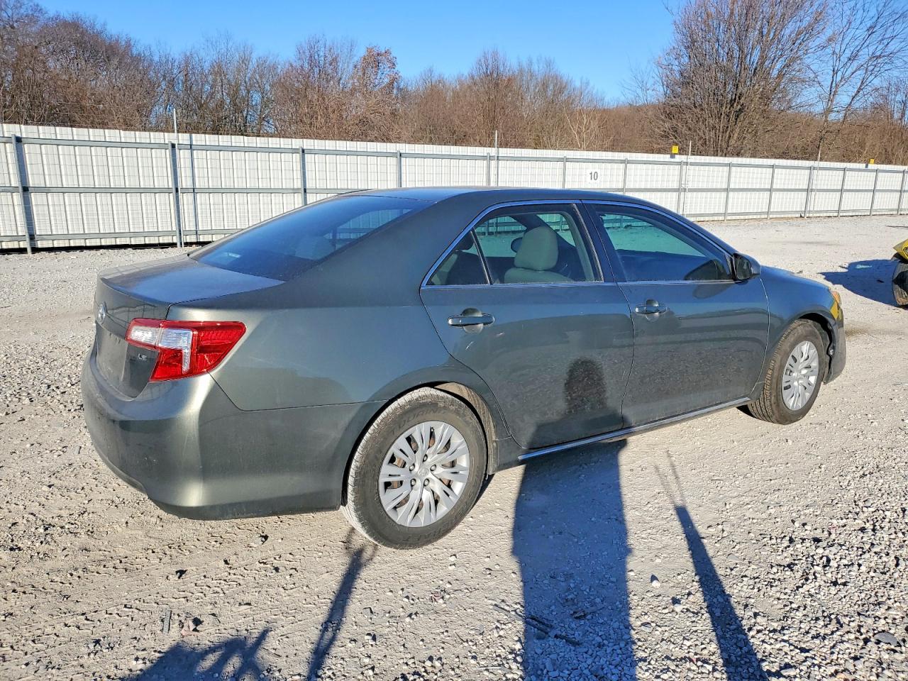 2014 TOYOTA CAMRY L photo 3